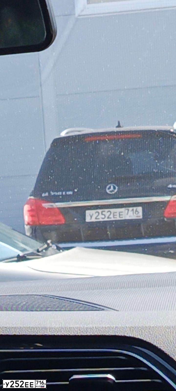 Фото автомобиля MERCEDES GL-KLASSE, 2013 — госномер У252ЕЕ716. Цвет: ЧЕРНЫЙ