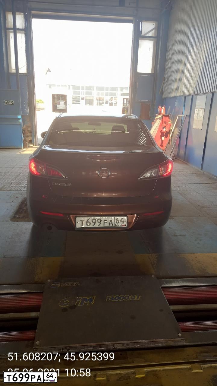 Фото автомобиля MAZDA 3, 2012 — госномер Т699РА64. Цвет: КОРИЧНЕВЫЙ