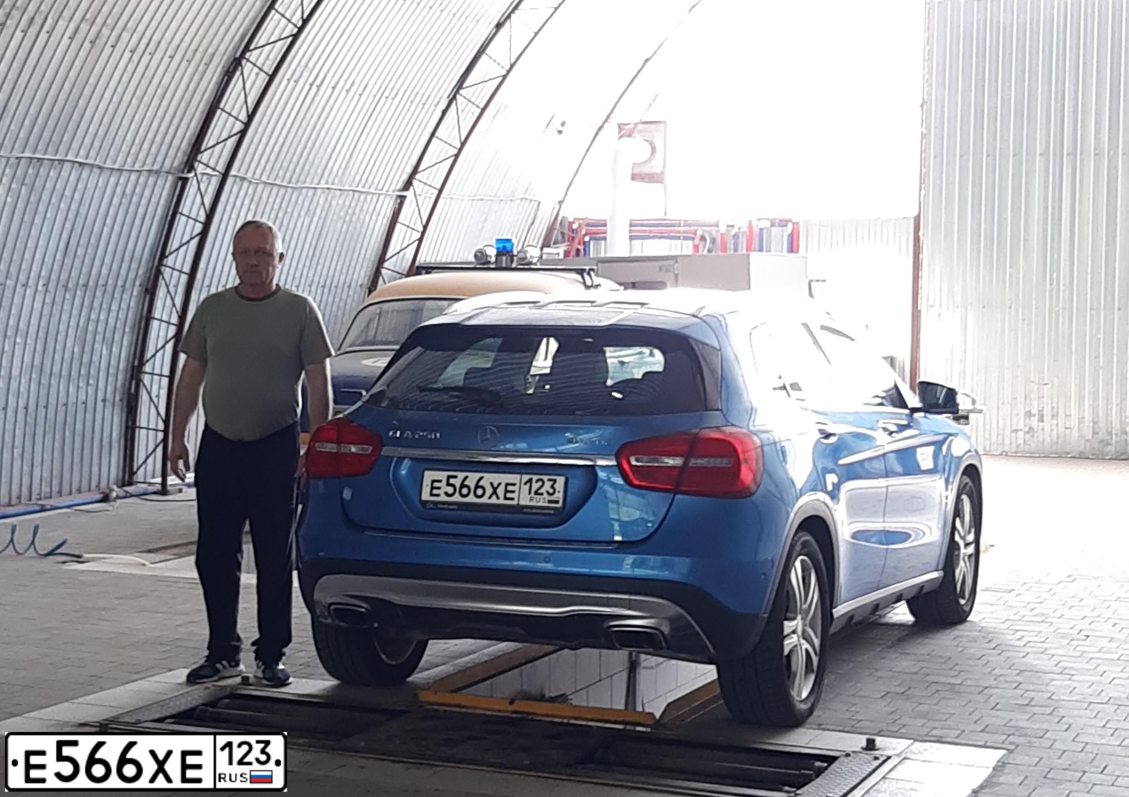Фото автомобиля MERCEDES GLA-KLASSE, 2014 — госномер К843СА750. Цвет: СИНИЙ