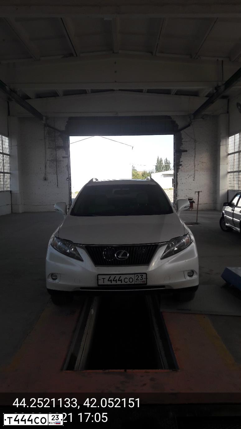 Фото автомобиля LEXUS RX, 2010 — госномер Т444СО23. Цвет: БЕЛЫЙ