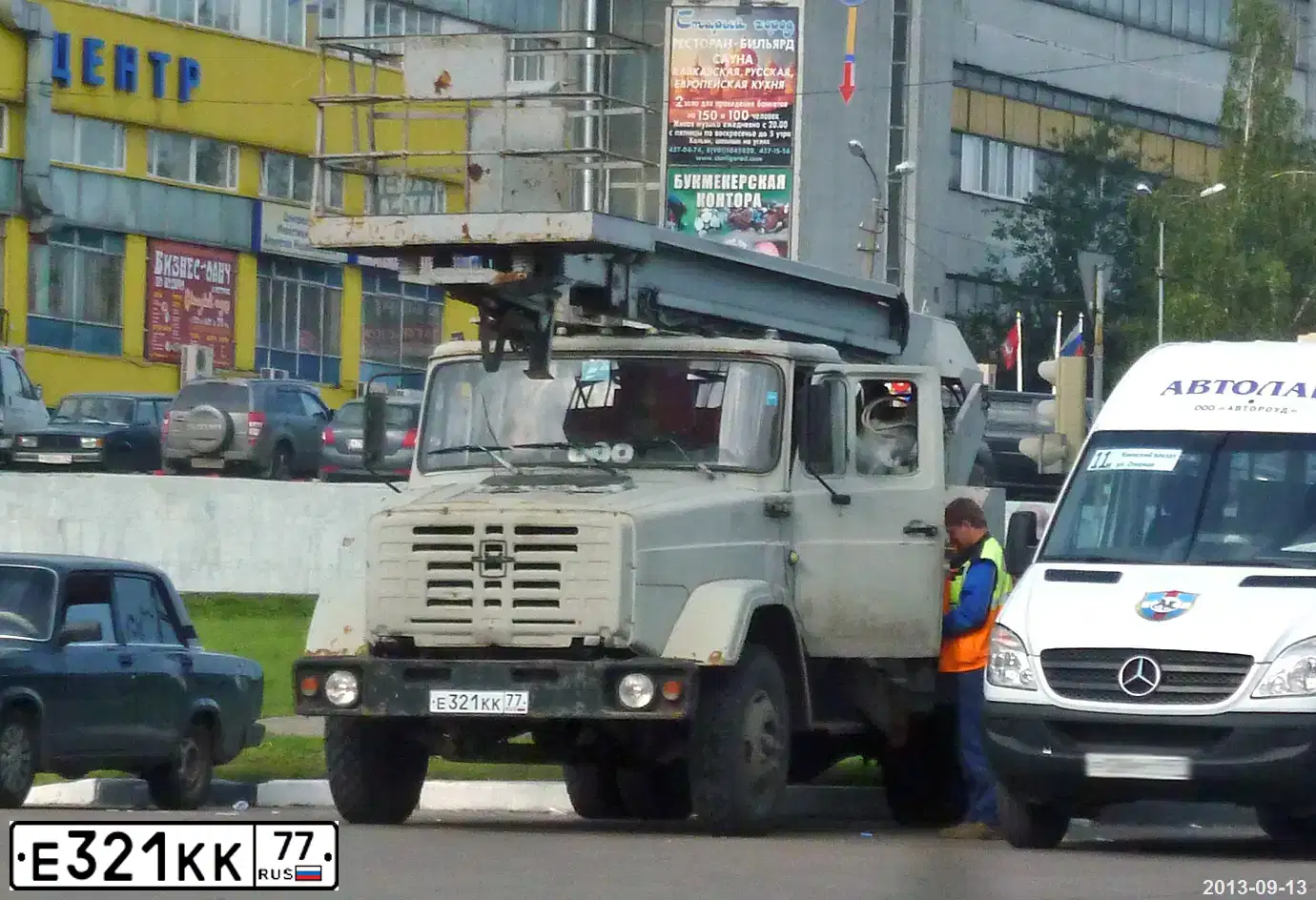 Фото автомобиля ZIL 433362 /4X2/ CHASSIS, 2000 — госномер Е321КК77. Цвет: СЕРЫЙ