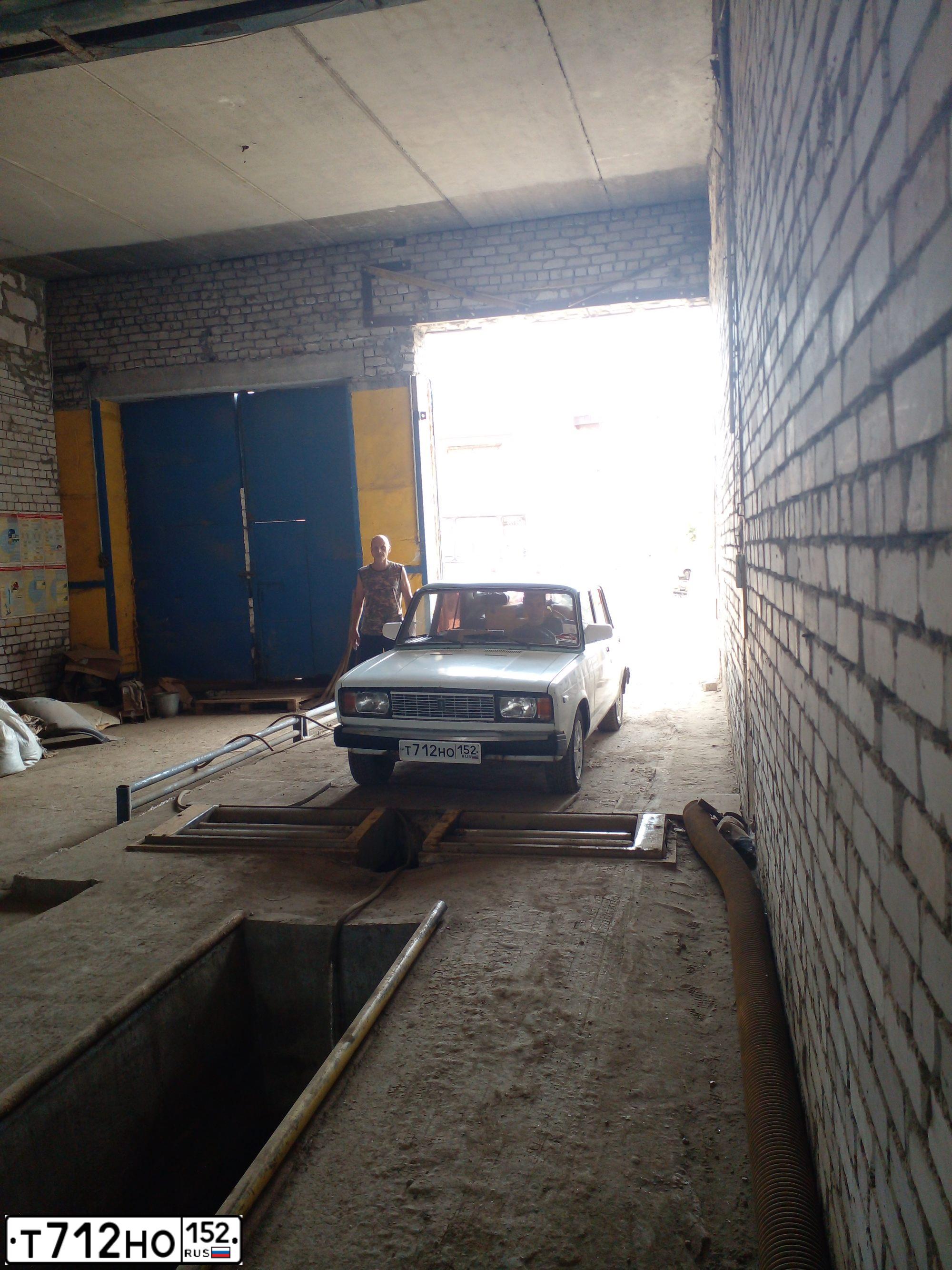 Фото автомобиля LADA 2105 LADA, 2009 — госномер Т712НО152. Цвет: БЕЛО-ЗЕЛЕНЫЙ