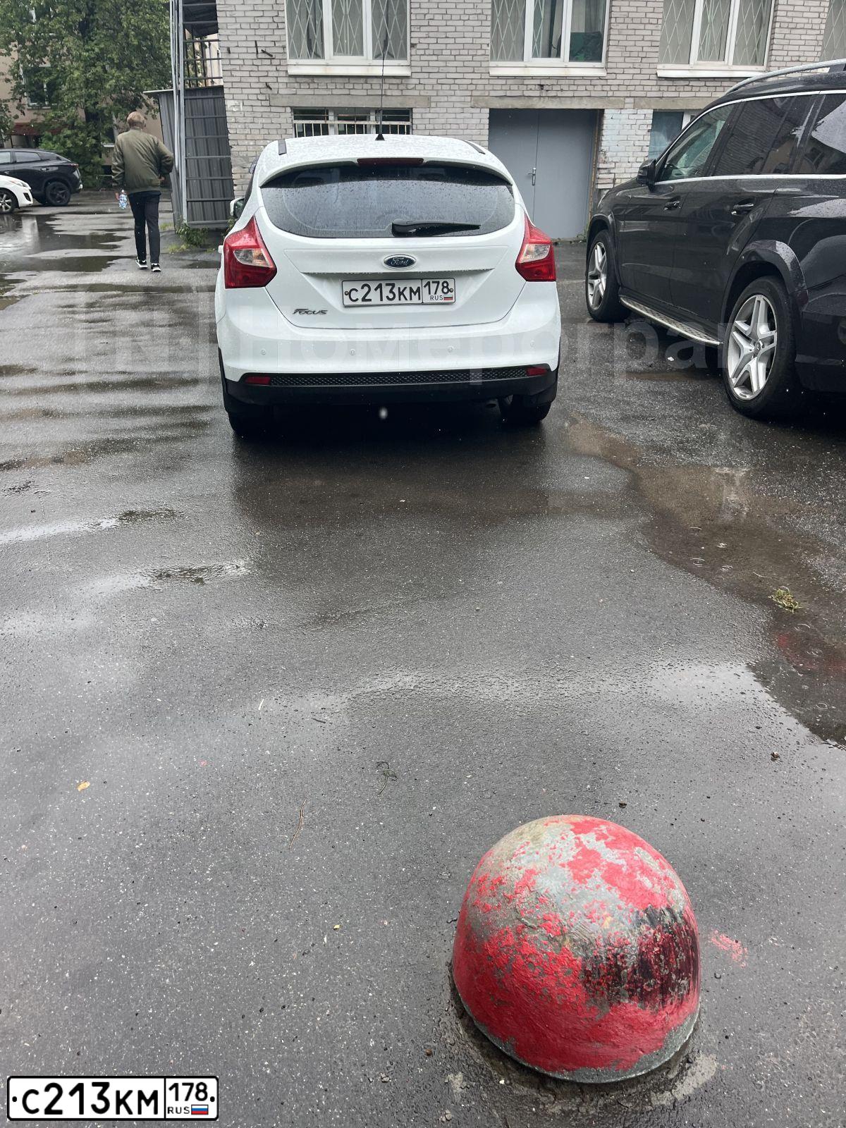 Фото автомобиля FORD FOCUS, 2014 — госномер С213КМ178. Цвет: БЕЛЫЙ
