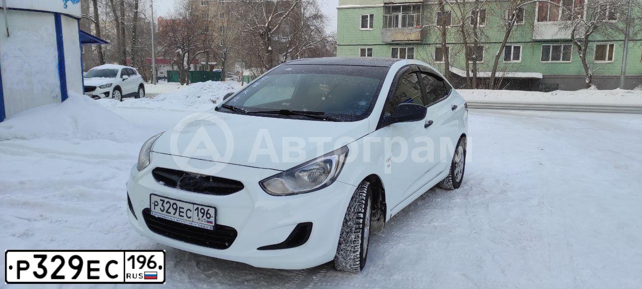 Фото автомобиля HYUNDAI SOLARIS, 2011 — госномер Р329ЕС196. Цвет: Белый