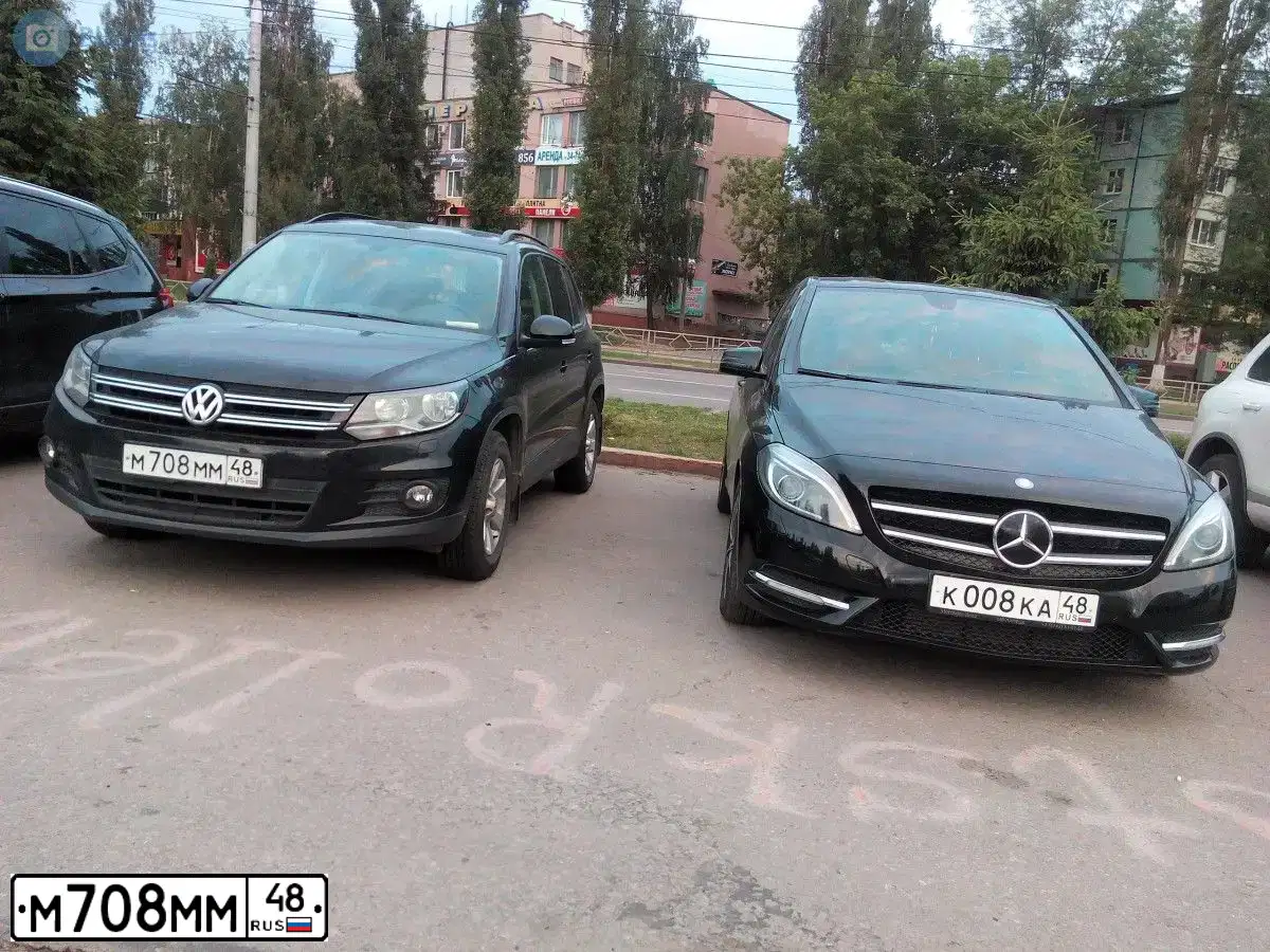 Фото автомобиля VOLKSWAGEN TIGUAN, 2013 — госномер М708ММ48. Цвет: ЧЕРНЫЙ