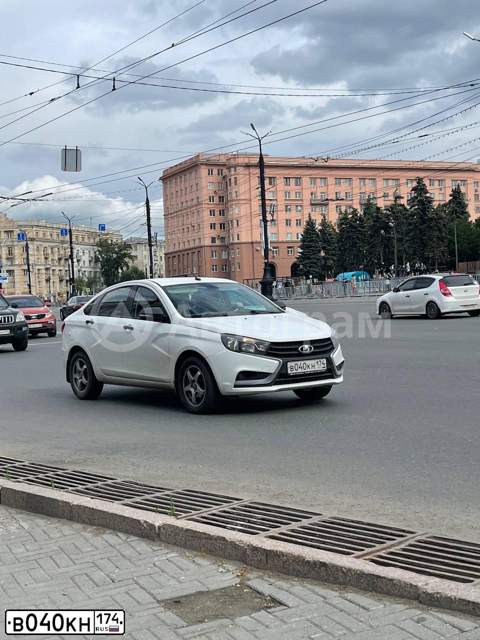 Фото автомобиля LADA VESTA, 2016 — госномер В040КН174. Цвет: Белый