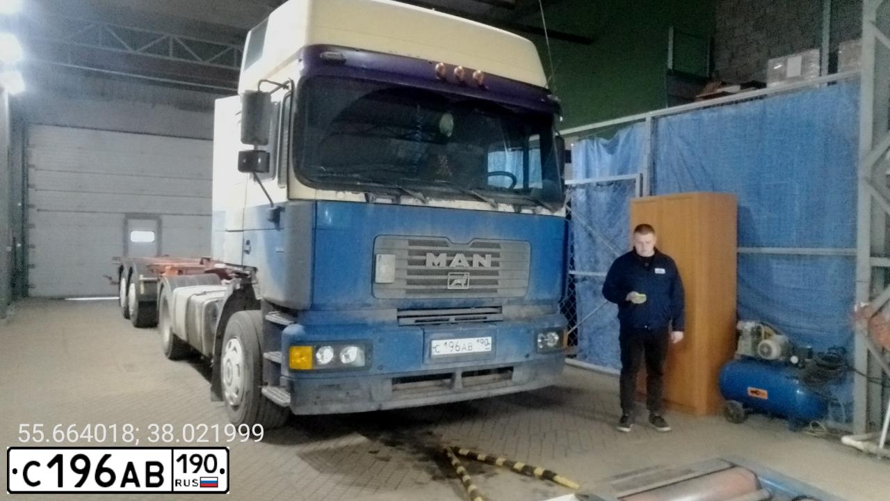 Фото автомобиля MAN 19.000-SERIE, 2000 — госномер К947ЕХ147. Цвет: бежево-синий
