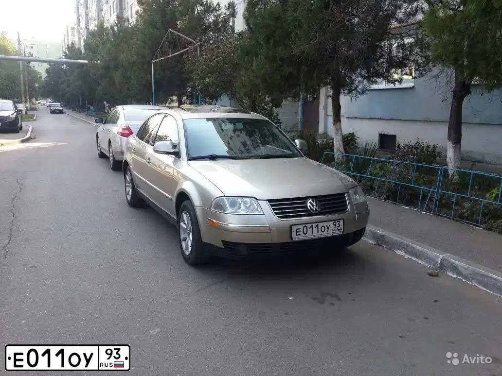 Фото автомобиля VOLKSWAGEN PASSAT, 2004 — госномер В123ВУ193. Цвет: БЕЛЫЙ СЕРО-ЗОЛОТ.