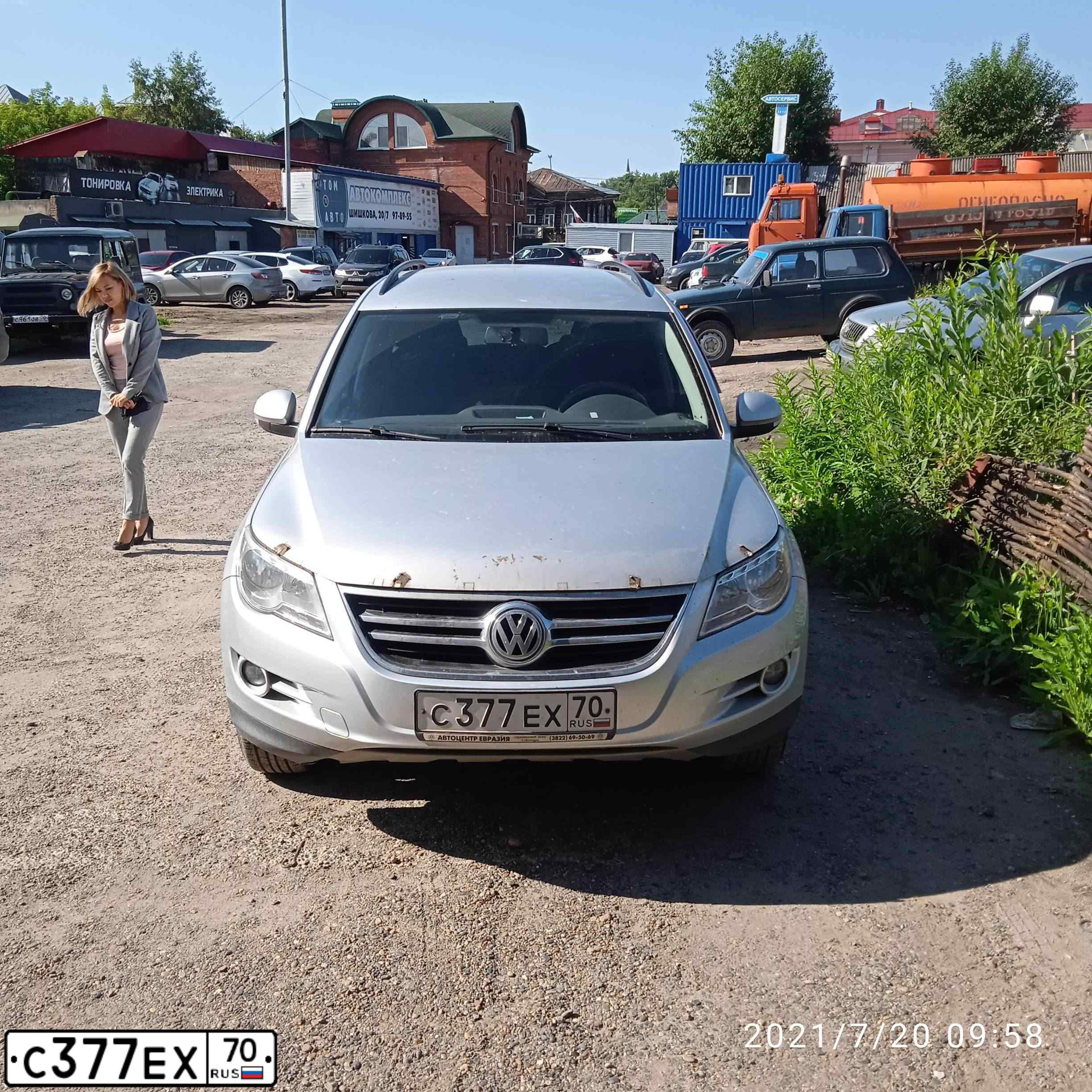 Фото автомобиля VOLKSWAGEN TIGUAN, 2010 — госномер К232ХС48. Цвет: СЕРЕБРИСТЫЙ