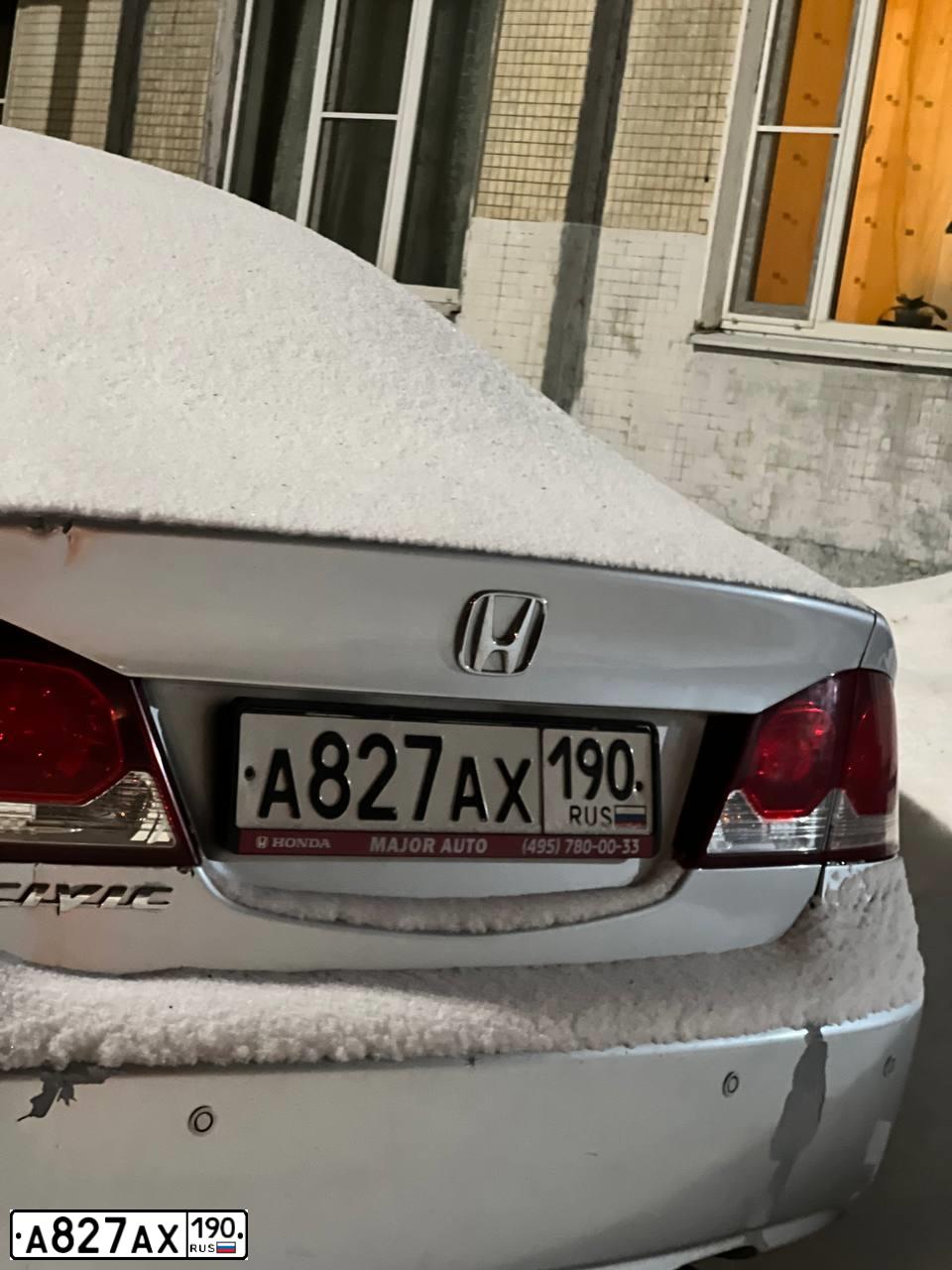 Фото автомобиля HONDA CIVIC, 2009 — госномер А827АХ190. Цвет: СЕРЫЙ СВЕТЛЫЙ