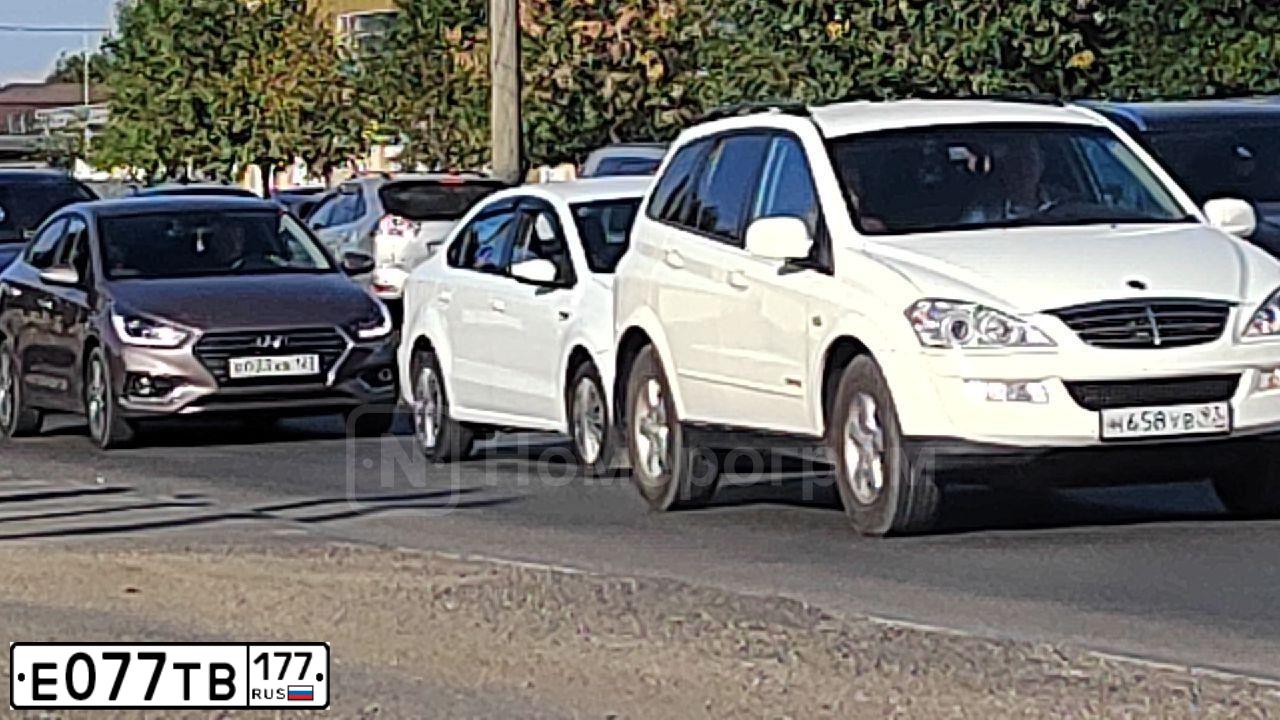 Фото автомобиля VOLKSWAGEN TIGUAN, 2010 — госномер Е077ТВ177. Цвет: ЧЕРНЫЙ