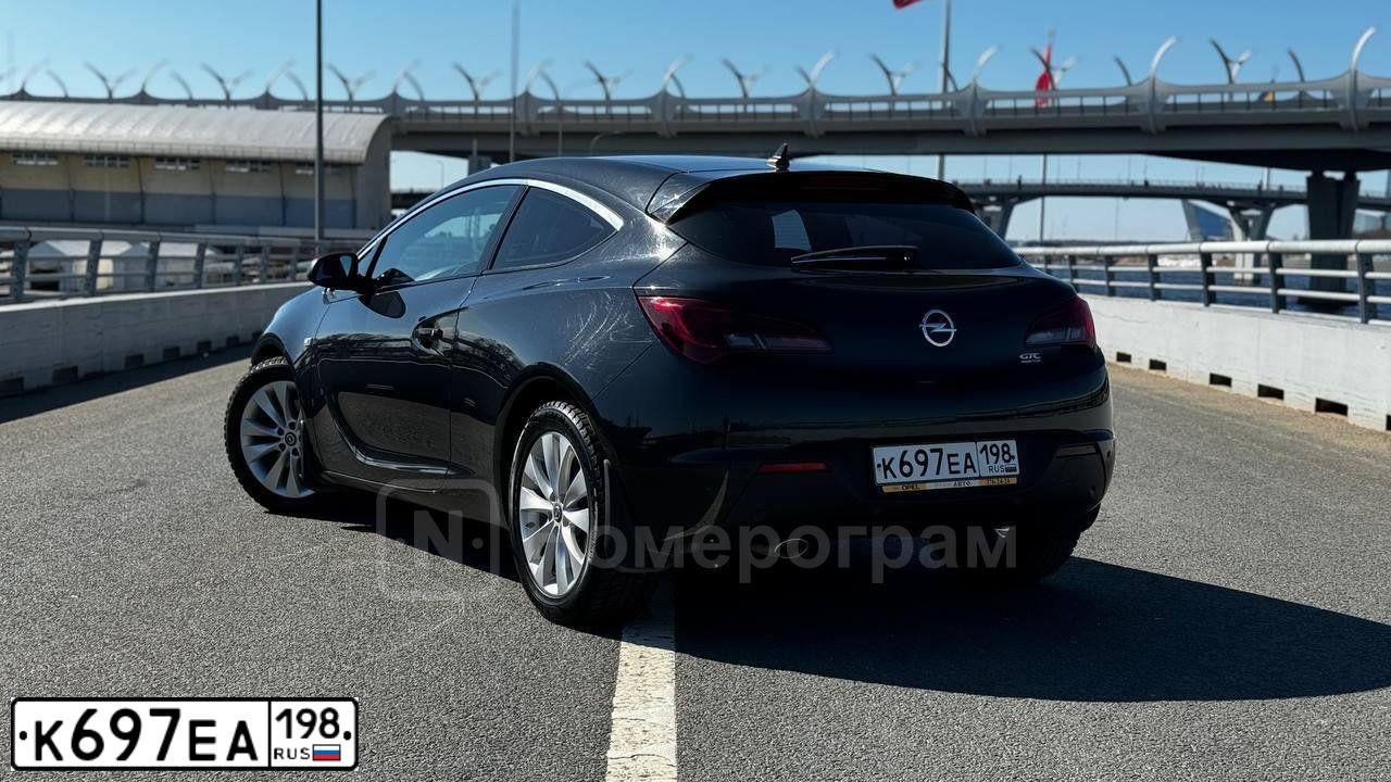 Фото автомобиля OPEL ASTRA, 2013 — госномер К697ЕА198. Цвет: ЧЕРНЫЙ