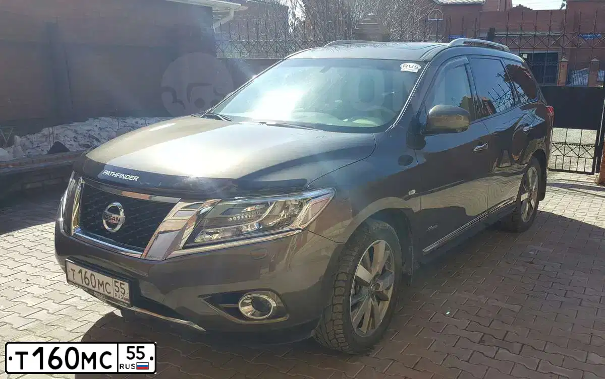 Фото автомобиля NISSAN PATHFINDER, 2014 — госномер Р891РМ11. Цвет: СЕРО-КОРИЧНЕВЫЙ