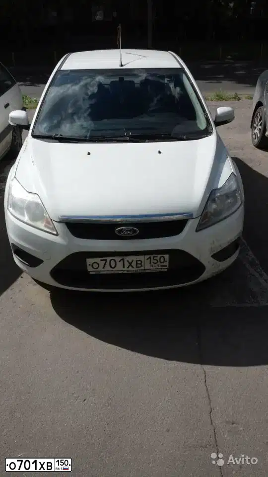 Фото автомобиля FORD FOCUS, 2009 — госномер О701ХВ150. Цвет: Белый