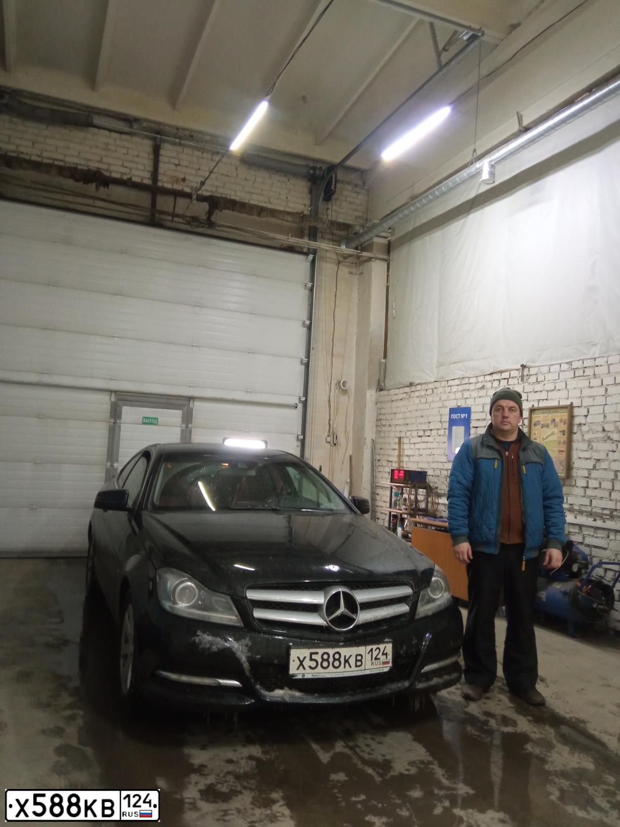 Фото автомобиля MERCEDES C-KLASSE, 2012 — госномер Р251СХ124. Цвет: ЧЕРНЫЙ