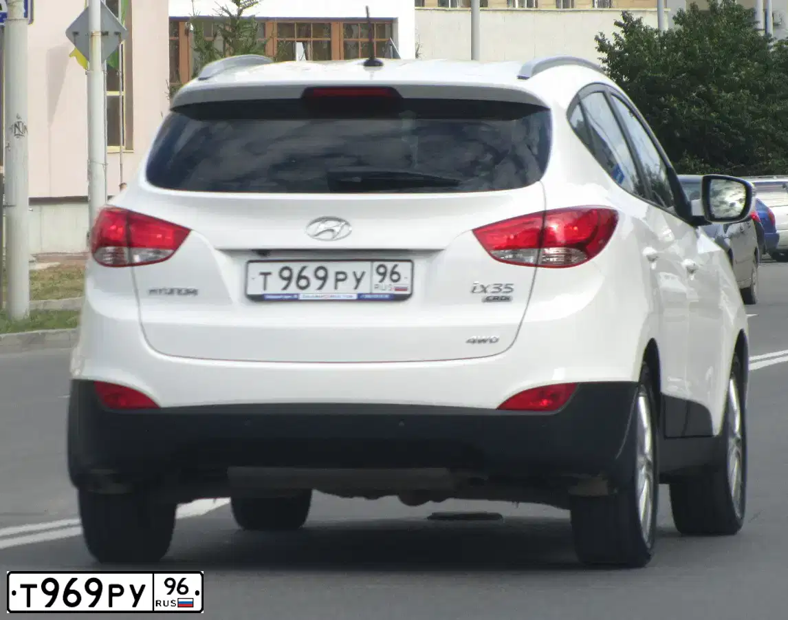 Фото автомобиля HYUNDAI SANTA FE, 2012 — госномер Т969РУ96. Цвет: СЕРЫЙ