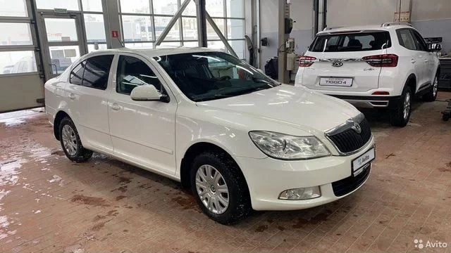 Фото автомобиля SKODA OCTAVIA, 2013. Цвет: Белый