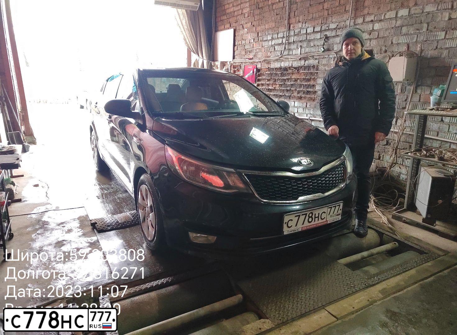 Фото автомобиля KIA RIO, 2015 — госномер С778НС777. Цвет: ЧЕРНЫЙ