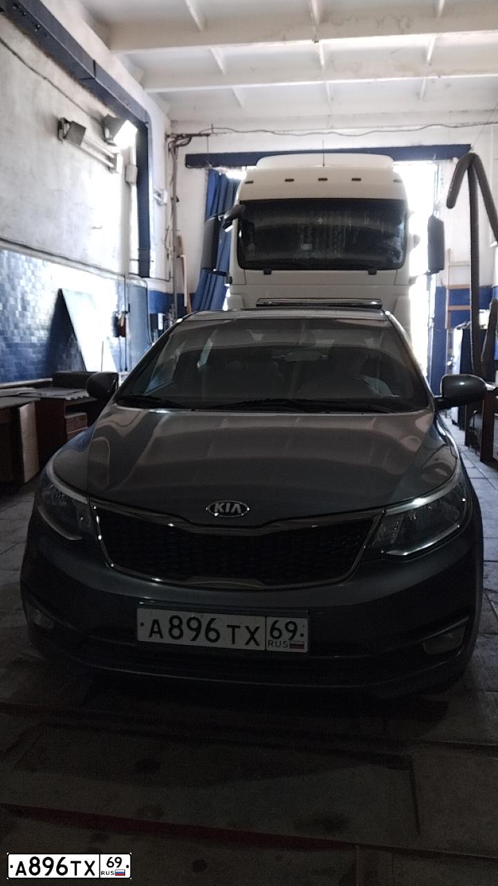 Фото автомобиля KIA RIO, 2016 — госномер А896ТХ69. Цвет: ТЕМНО СЕРЫЙ