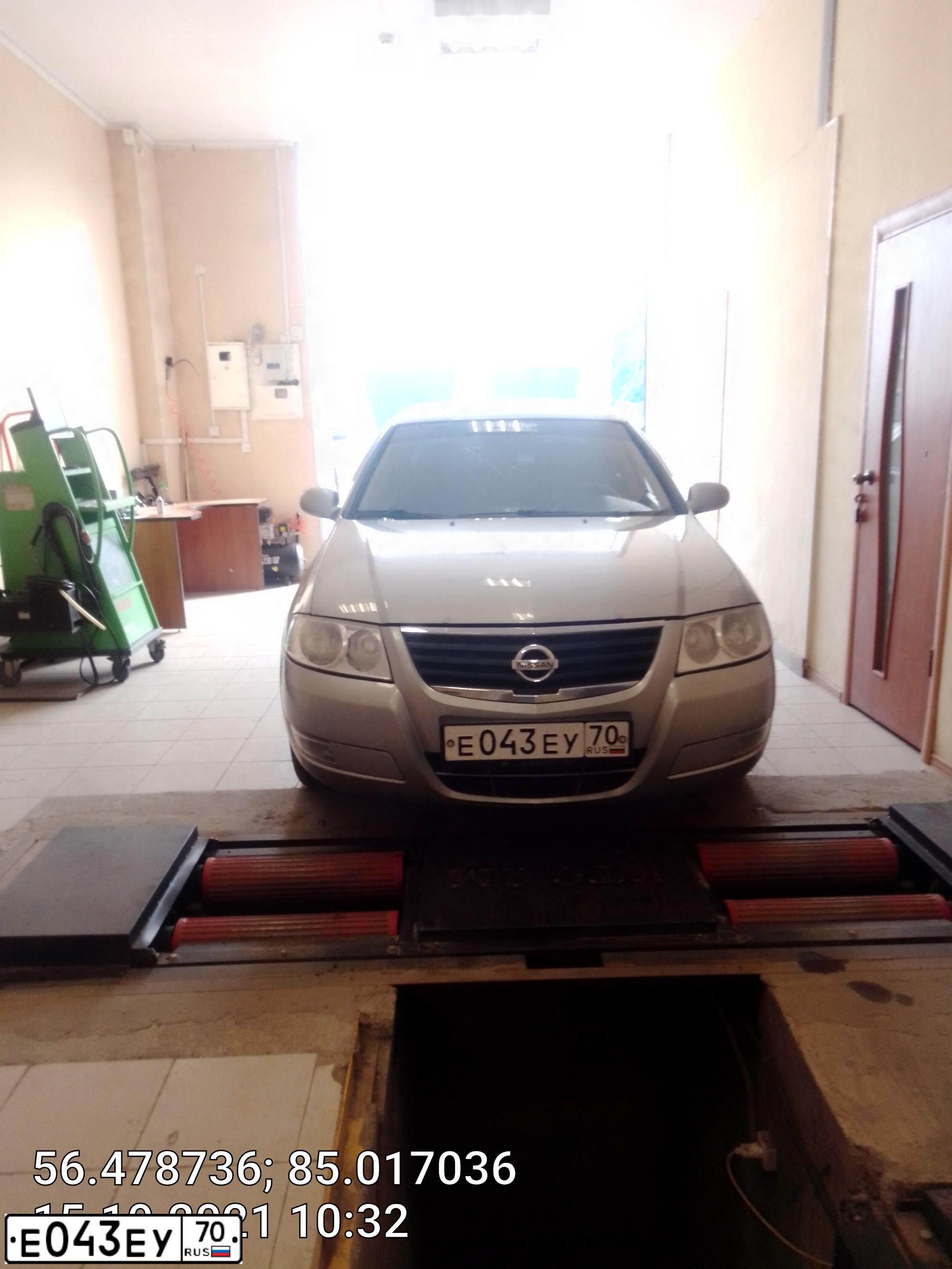 Фото автомобиля NISSAN ALMERA, 2008 — госномер Е043ЕУ70. Цвет: Серебристый