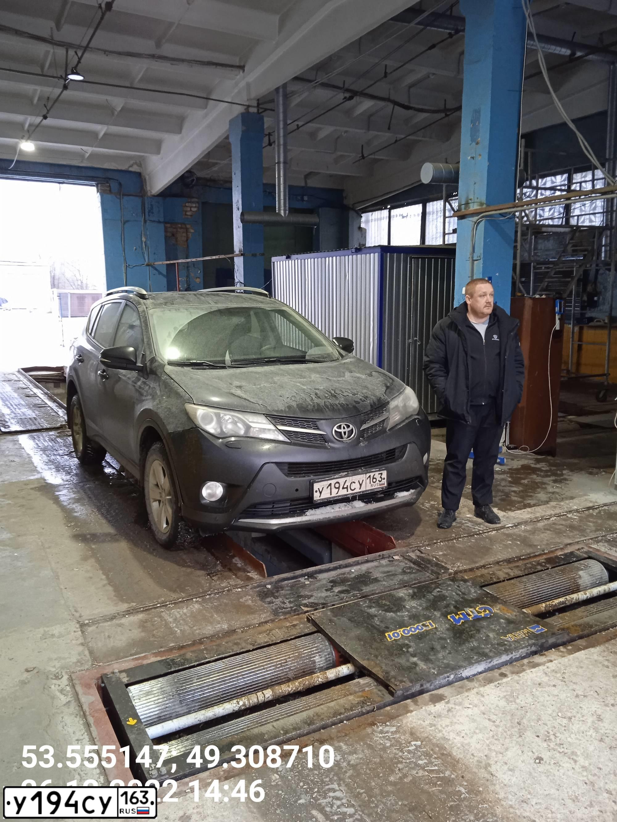 Фото автомобиля TOYOTA RAV4, 2014 — госномер Х521ЕС76. Цвет: ЧЕРНЫЙ