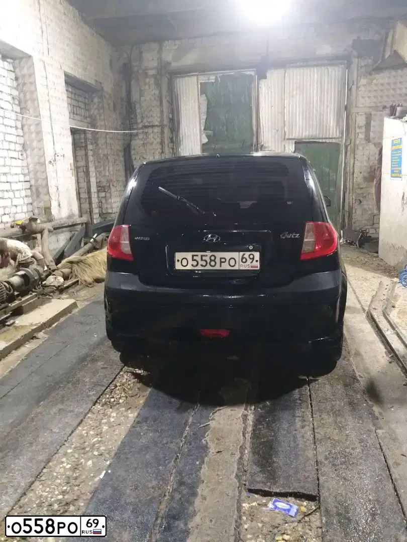 Фото автомобиля HYUNDAI GETZ, 2005 — госномер О558РО69. Цвет: ЧЕРНЫЙ