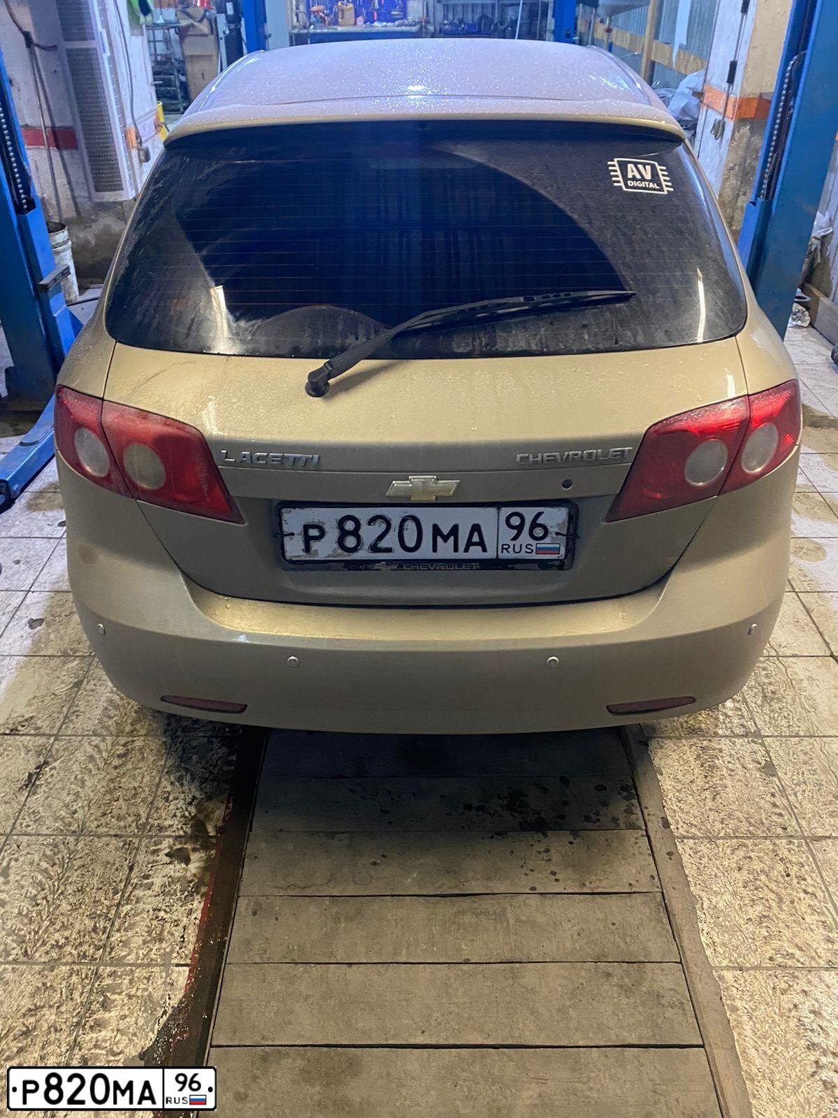 Фото автомобиля CHEVROLET LACETTI, 2009 — госномер Р820МА96. Цвет: ЖЕЛТЫЙ