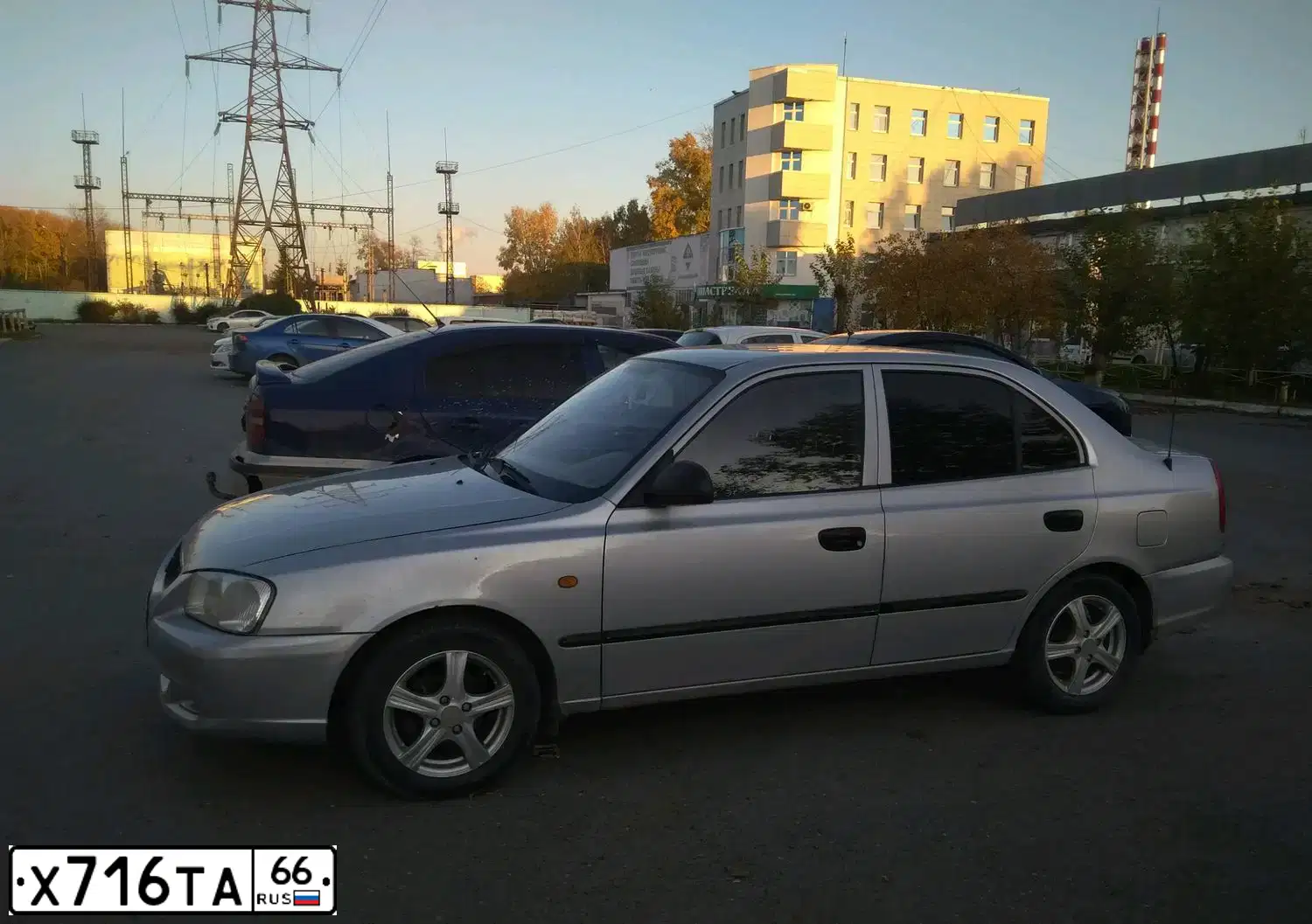 Фото автомобиля TAGAZ ACCENT, 2005 — госномер Х716ТА66. Цвет: СВЕТЛО-СЕРЫЙ