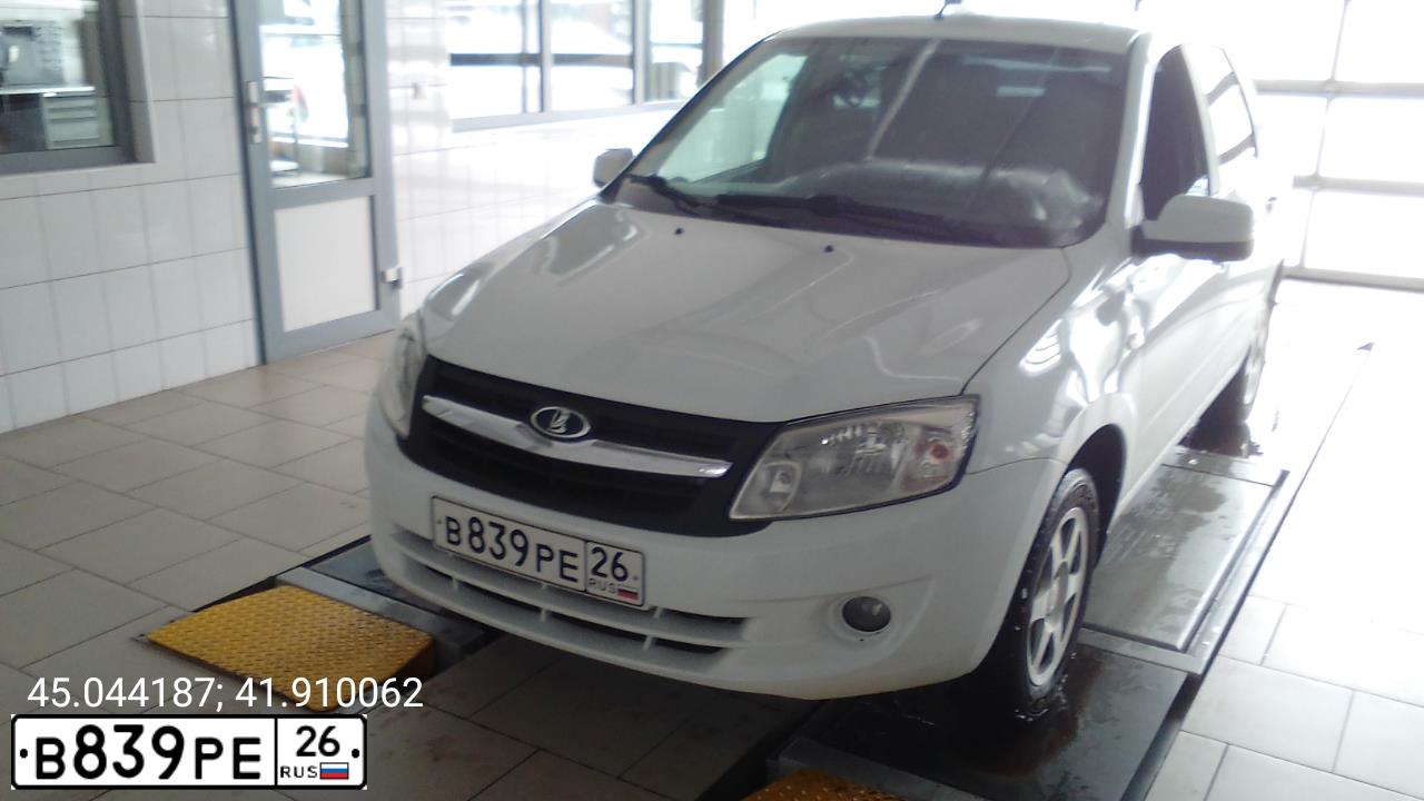 Фото автомобиля LADA 2190 GRANTA, 2013 — госномер В839РЕ26. Цвет: БЕЛЫЙ