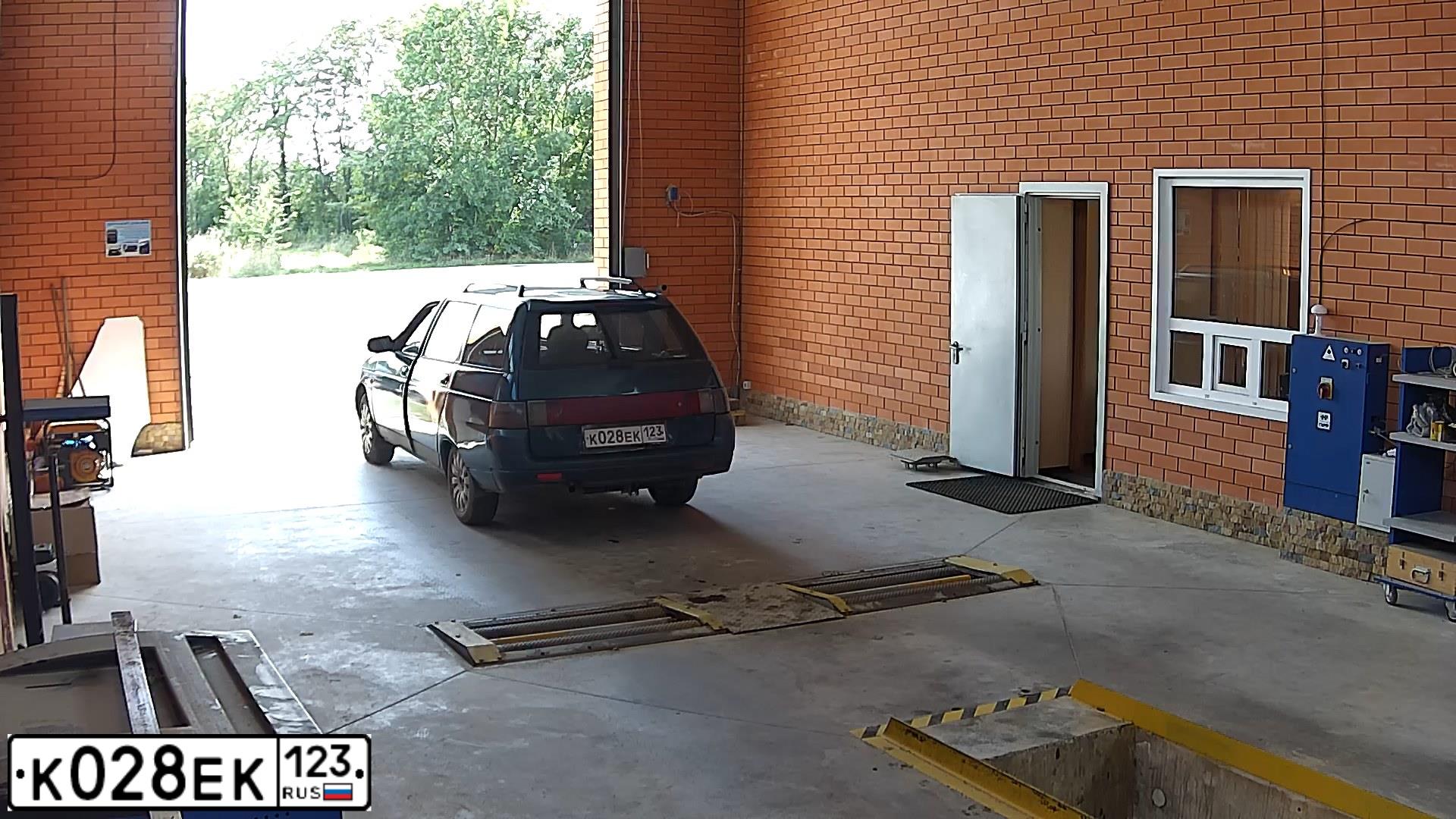 Фото автомобиля LADA 2111 LADA, 2000 — госномер К028ЕК123. Цвет: СЕРЕБРИСТО-ЗЕЛЕНЫЙ