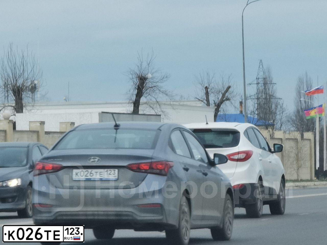 Фото автомобиля HYUNDAI SOLARIS, 2017 — госномер К026ТЕ123. Цвет: Серый