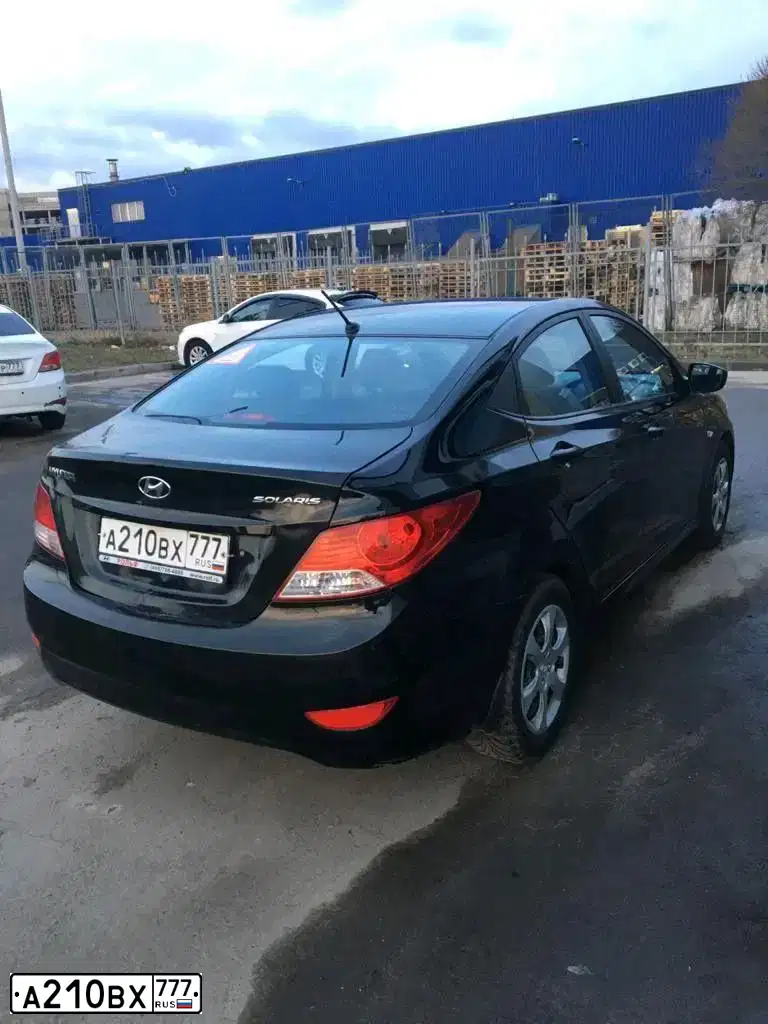 Фото автомобиля HYUNDAI SOLARIS, 2014 — госномер Р006КХ790. Цвет: ЧЕРНЫЙ