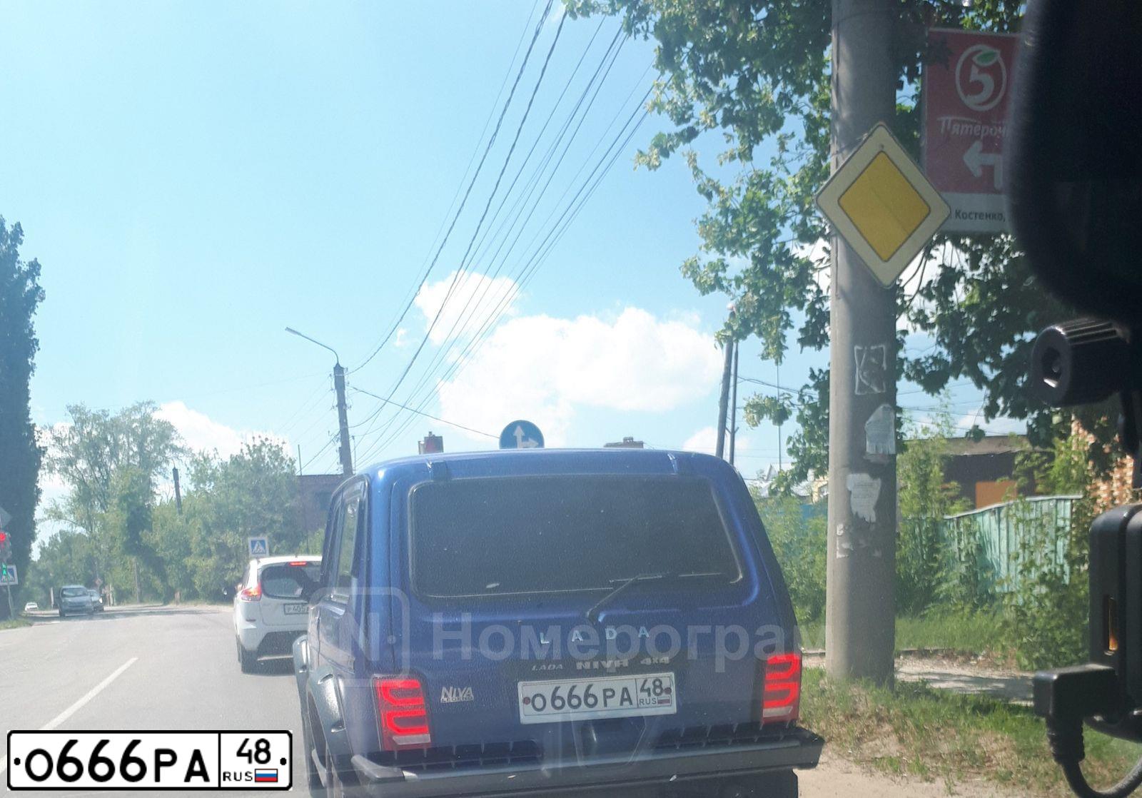 Фото автомобиля LADA 2110 LADA, 2000 — госномер О666РА48. Цвет: СЕРЕБРИСТО ГОЛУБОЙ