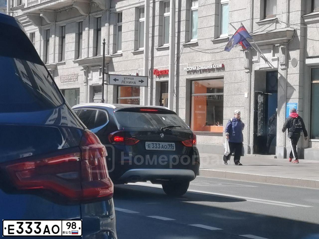 Фото автомобиля MAZDA 3, 2006 — госномер Е333АО98. Цвет: ТЕМНО-СЕРЫЙ