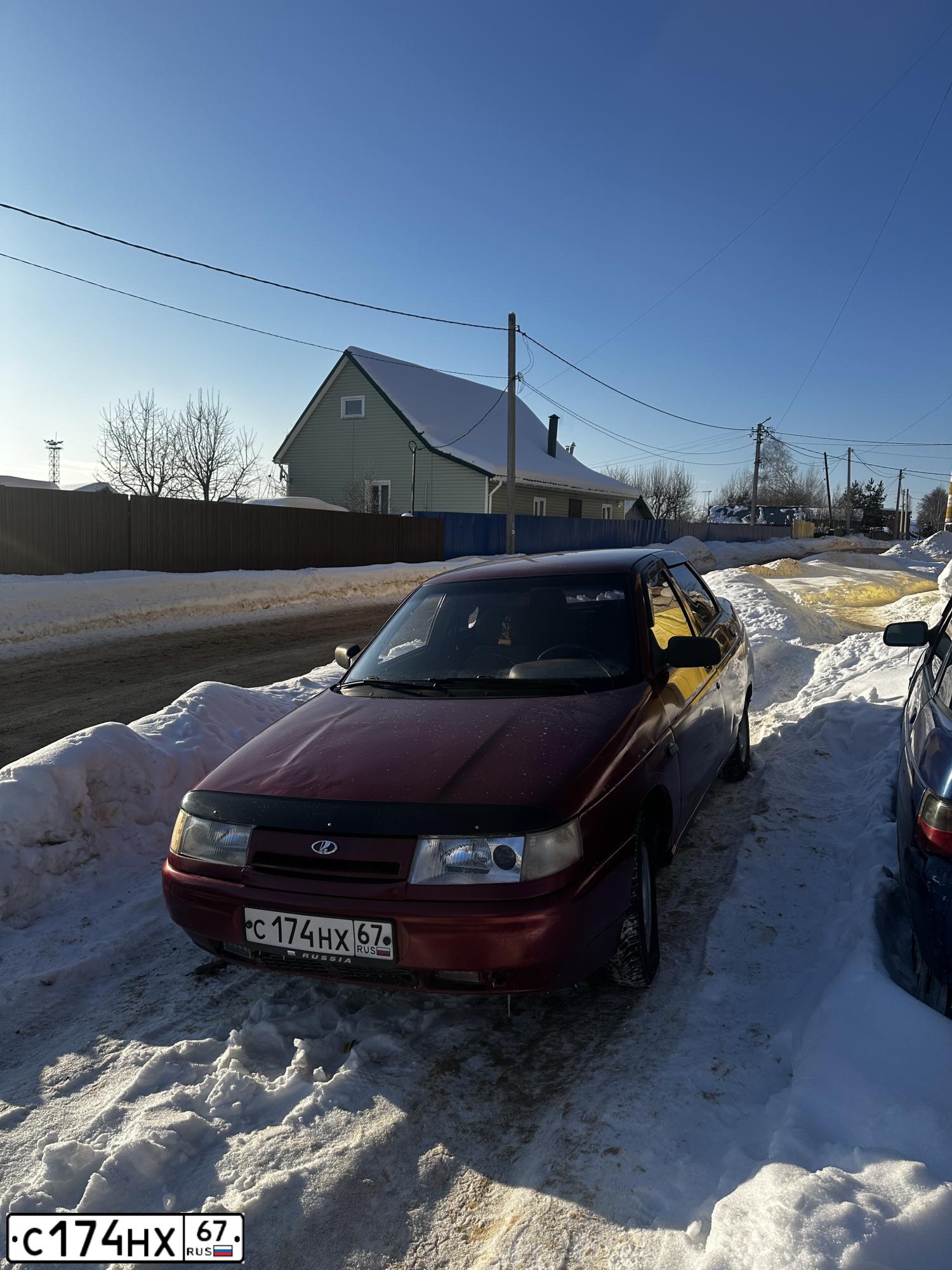 Фото автомобиля LADA 2110, 2001 — госномер С174НХ67. Цвет: СЕРЕБРИСТЫЙ-КРАСНЫЙ