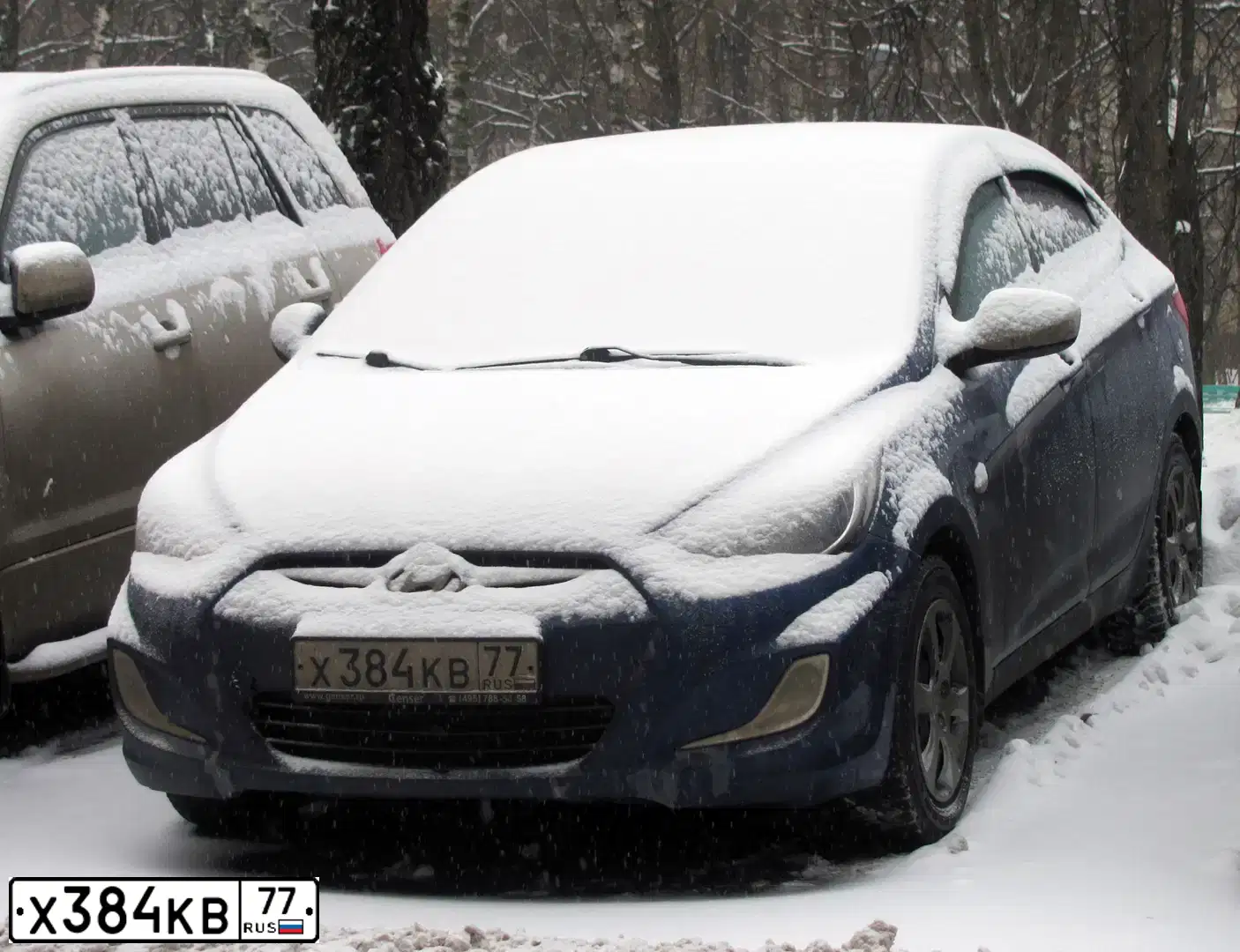 Фото автомобиля HYUNDAI SOLARIS, 2013 — госномер Х384КВ77. Цвет: ТЕМНО-СИНИЙ