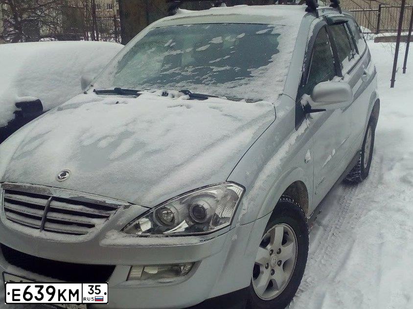 Фото автомобиля SSANGYONG KYRON, 2012 — госномер О274СА44. Цвет: Серебристый
