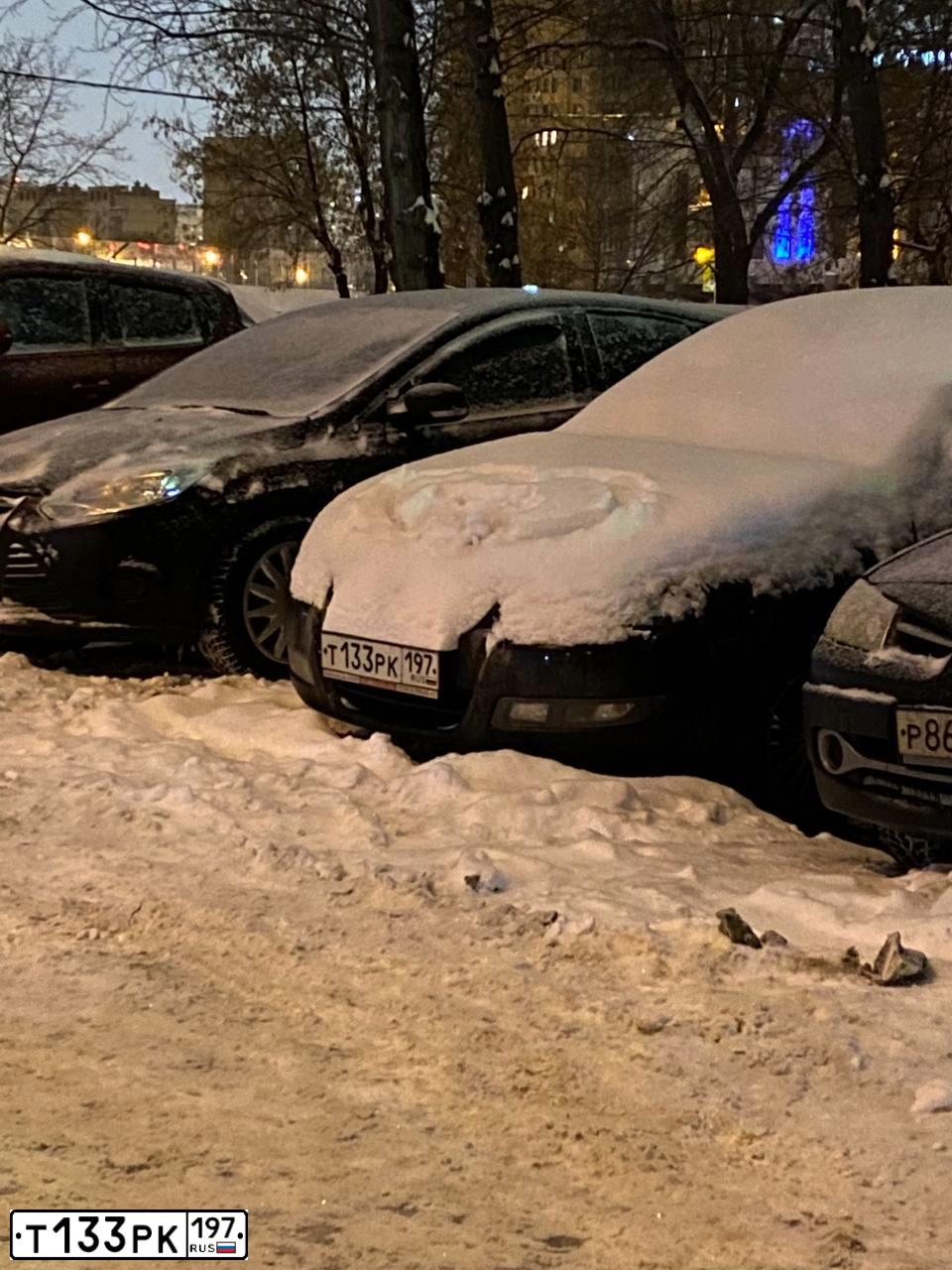 Фото автомобиля NISSAN ALMERA, 2011 — госномер Т133РК197. Цвет: ЧЕРНЫЙ