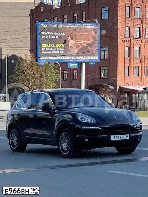 Фото автомобиля NISSAN JUKE, 2012 — госномер Е966ВН154. Цвет: ТЕМНО СИНИЙ