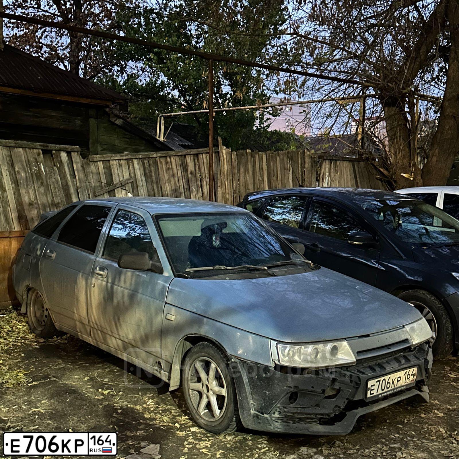 Фото автомобиля LADA 2112, 2004 — госномер Е706КР164. Цвет: ЗОЛОТИСТО-СЕРЫЙ