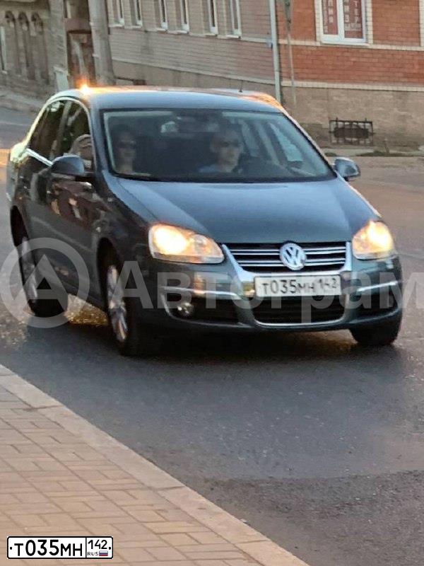 Фото автомобиля VOLKSWAGEN JETTA, 2008 — госномер Т035МН142. Цвет: ЗЕЛЕНЫЙ