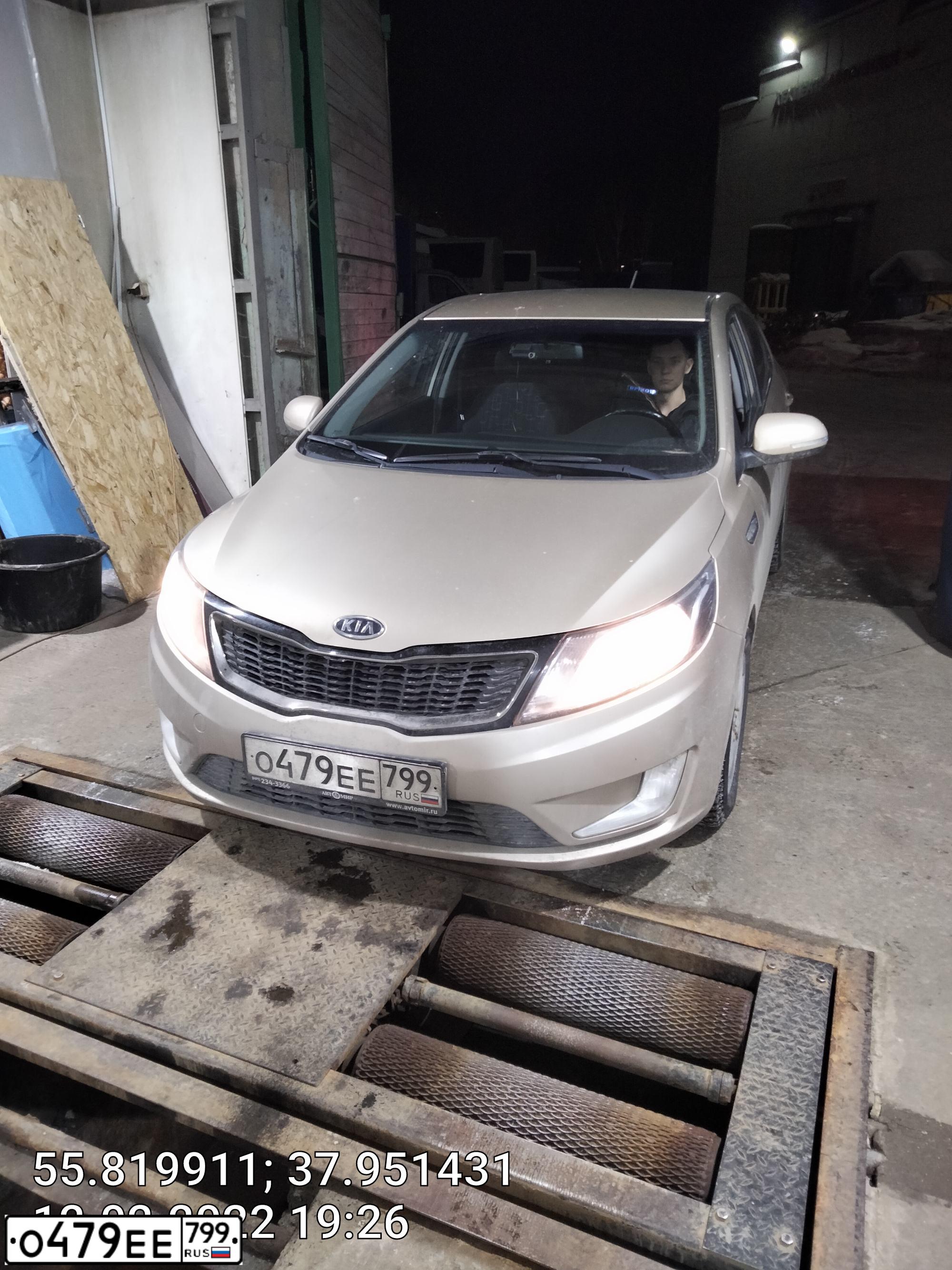 Фото автомобиля KIA RIO, 2011 — госномер О479ЕЕ799. Цвет: БЕЖЕВЫЙ