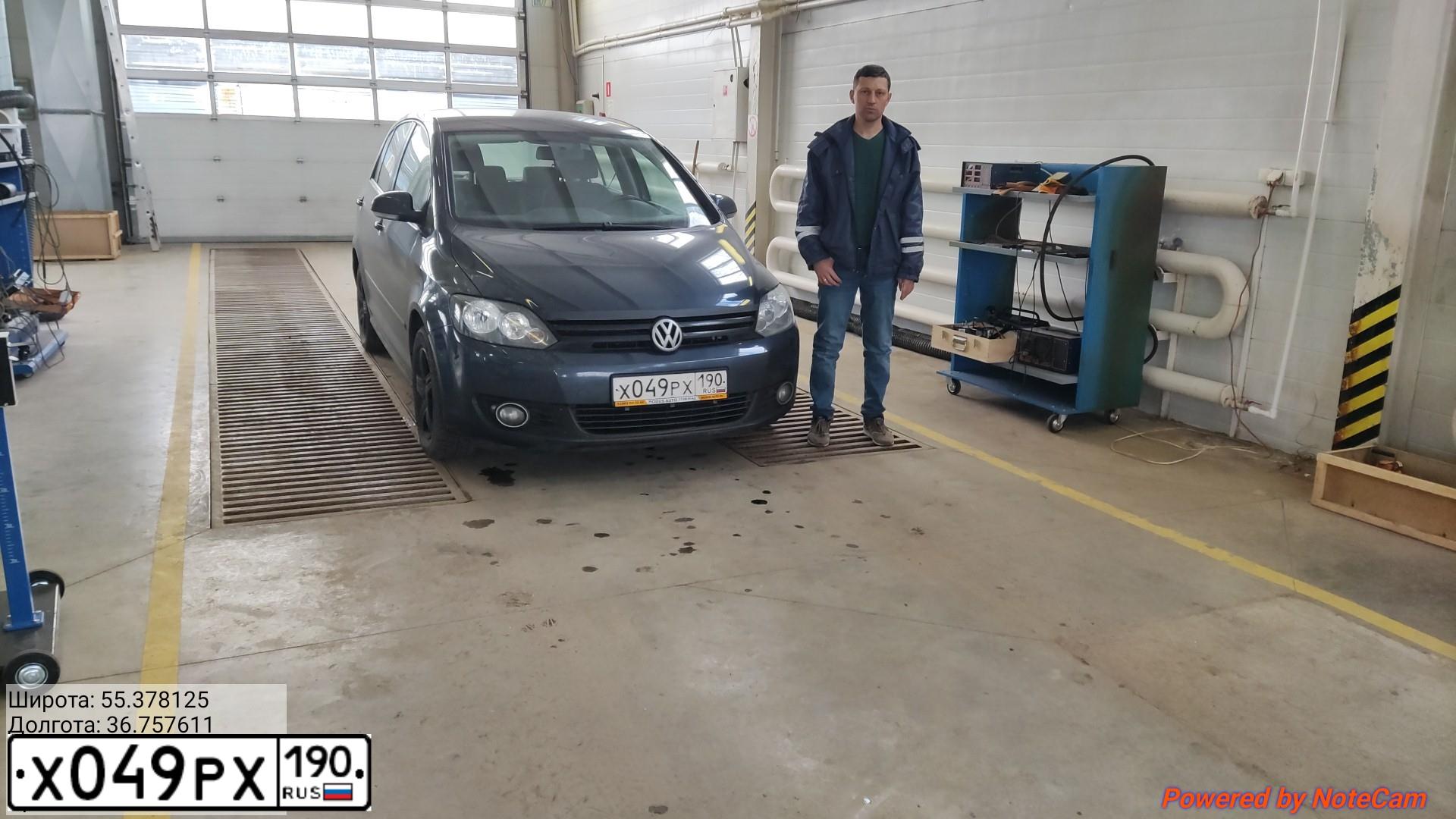 Фото автомобиля VOLKSWAGEN GOLF PLUS, 2011 — госномер Е621НМ62. Цвет: Серый