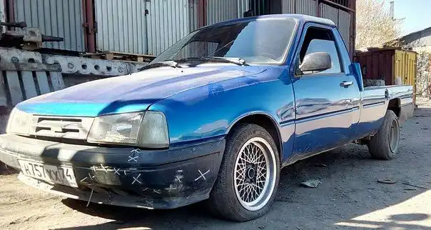 Фото автомобиля VOLKSWAGEN PASSAT, 1990 — госномер Н757МХ74. Цвет: БЕЛЫЙ