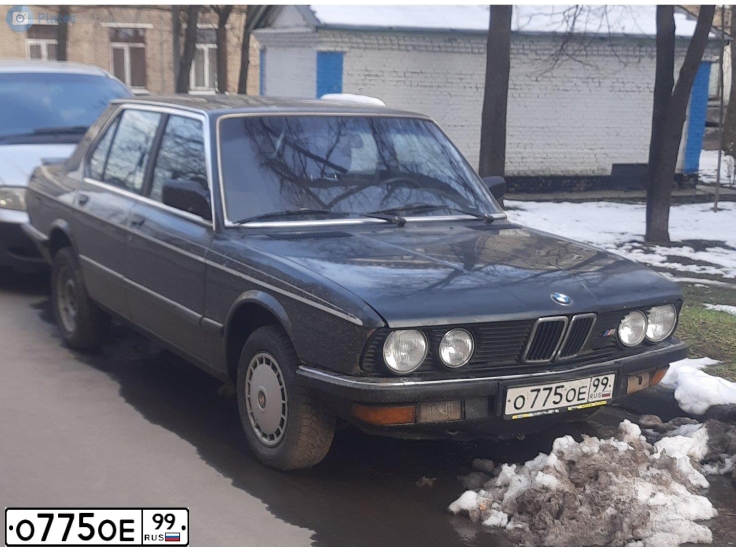 Фото автомобиля BMW SERIE 5, 1984 — госномер О775ОЕ99. Цвет: ЗЕЛЕНЫЙ