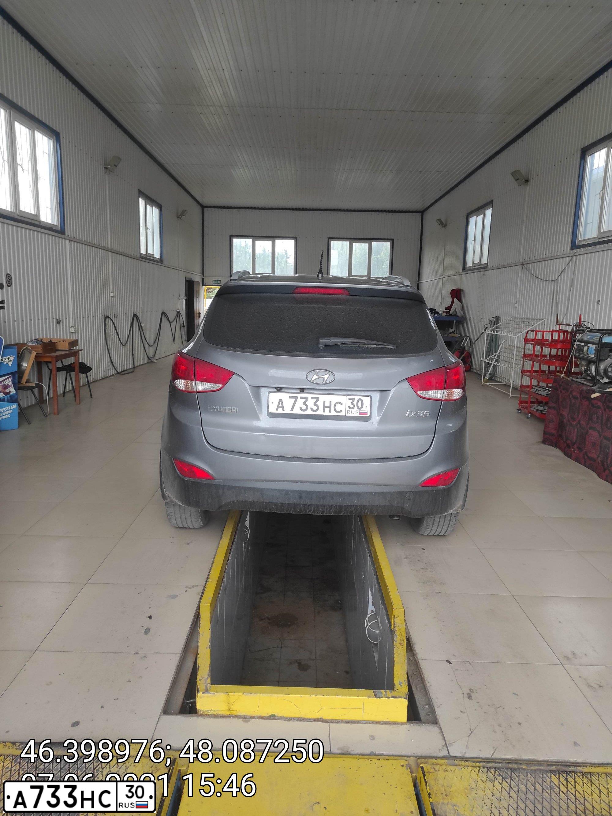 Фото автомобиля HYUNDAI IX35, 2012 — госномер А313НТ30. Цвет: СЕРЫЙ