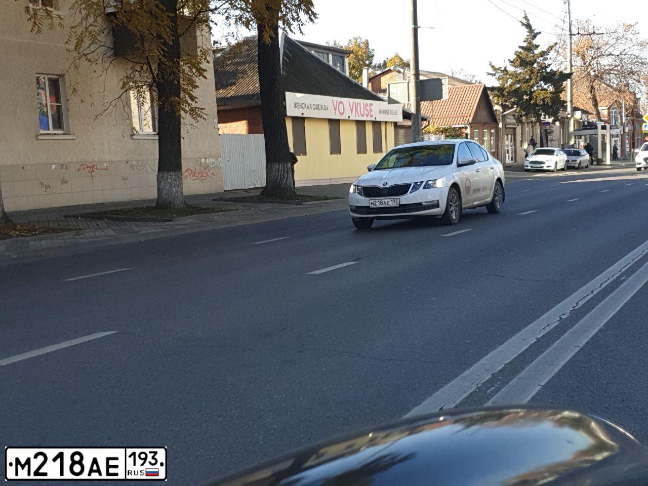 Фото автомобиля SKODA OCTAVIA, 2020 — госномер М218АЕ193. Цвет: Белый