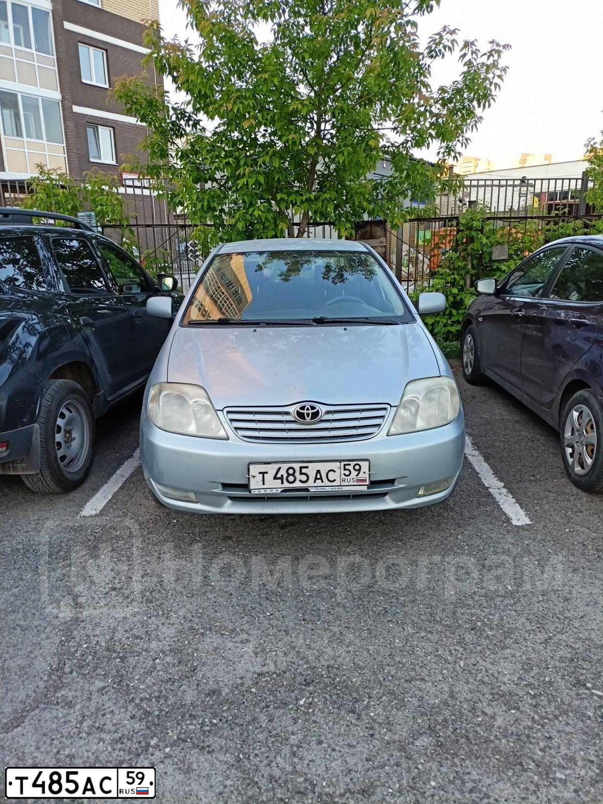 Фото автомобиля TOYOTA COROLLA, 2004 — госномер Т485АС59. Цвет: СВЕТЛО-ГОЛУБОЙ