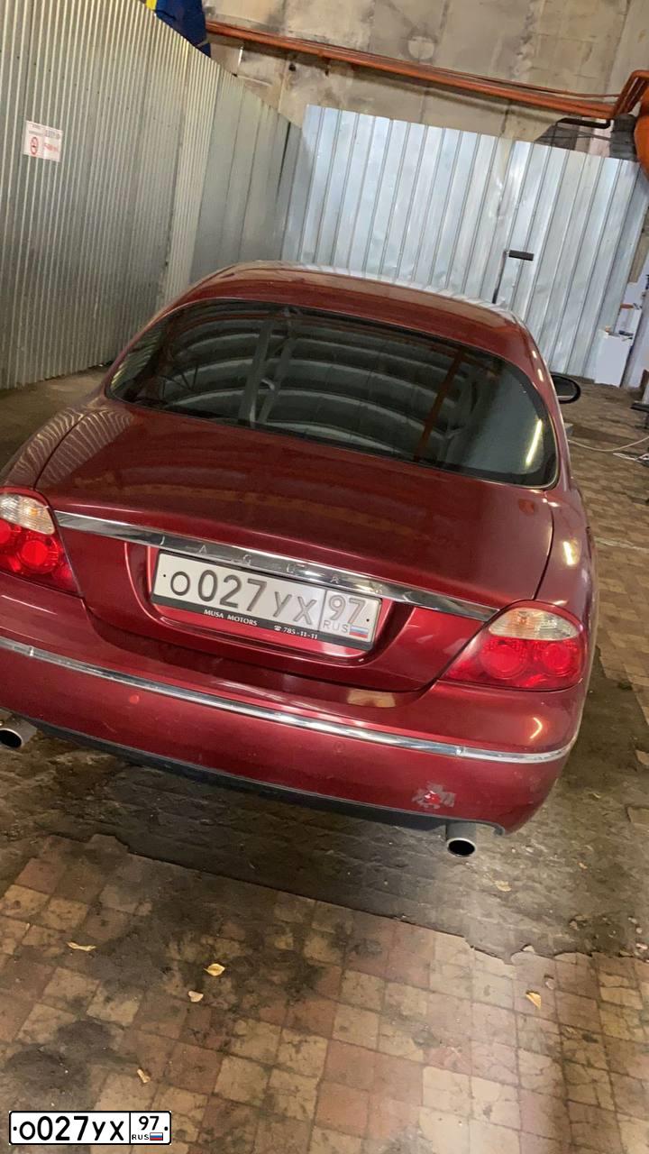 Фото автомобиля JAGUAR S-TYPE, 2005 — госномер О027УХ97. Цвет: ВИШНЕВЫЙ