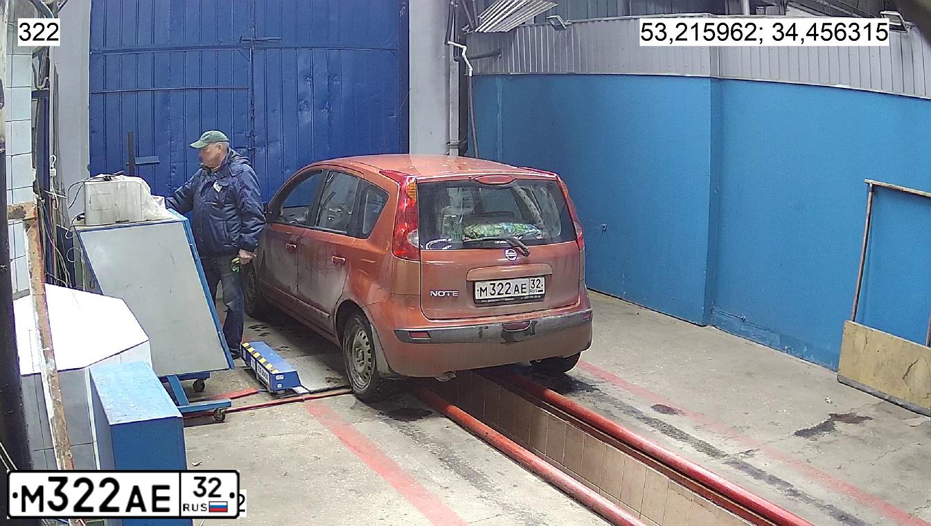 Фото автомобиля NISSAN NOTE, 2006 — госномер М322АЕ32. Цвет: КРАСНО-КОРИЧНЕВЫЙ